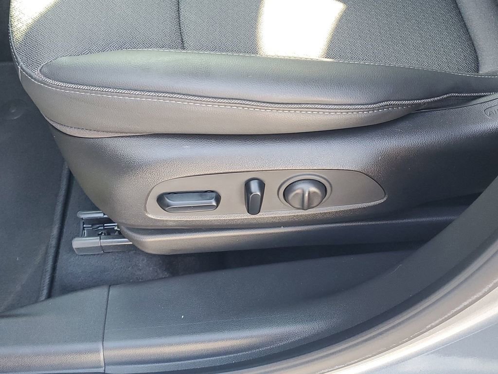 Used 2023 Buick Encore GX Select image 29