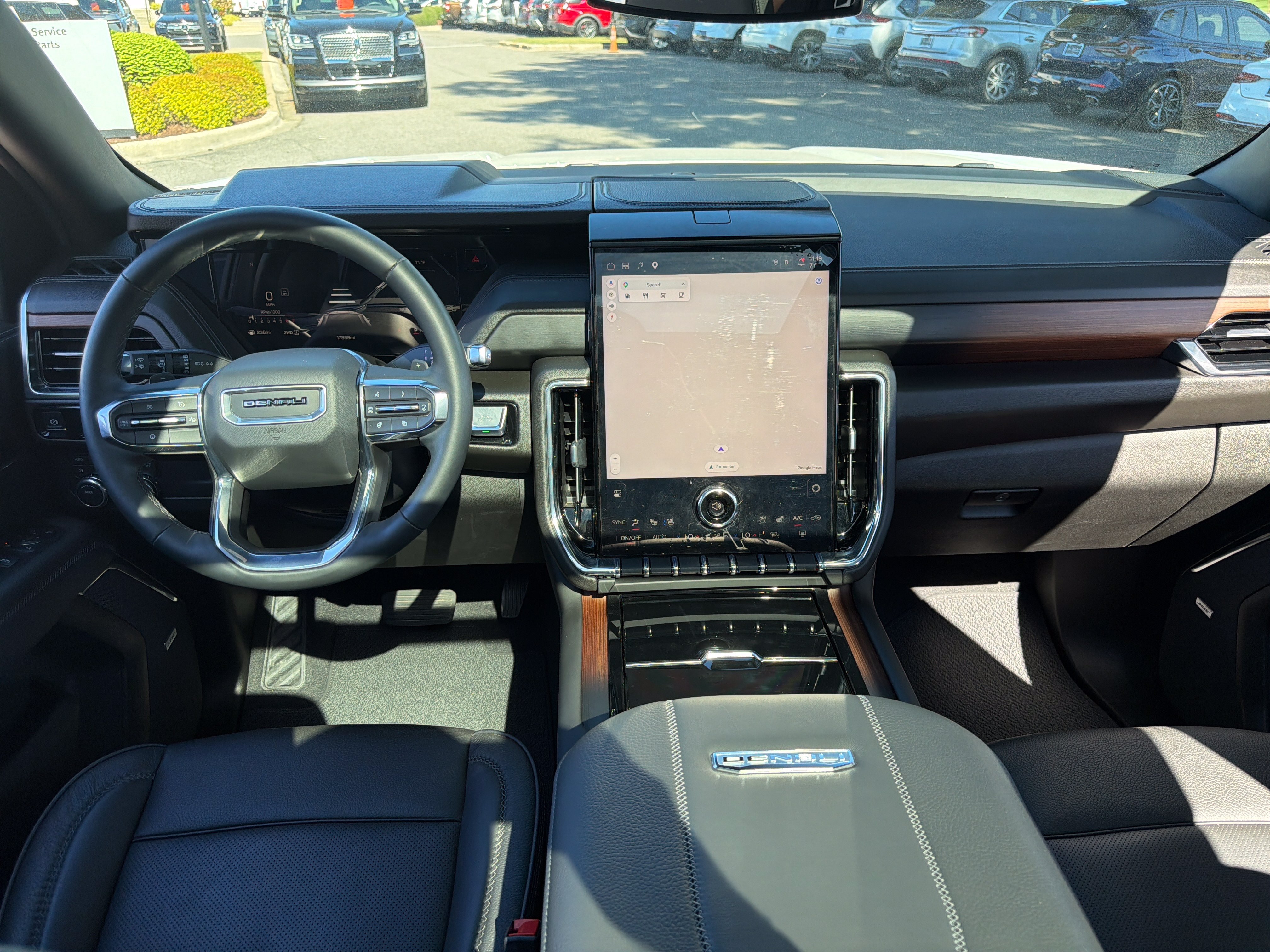 Used 2025 GMC Yukon Denali w/ Sun & Power Step Package AWD/4WD image 2
