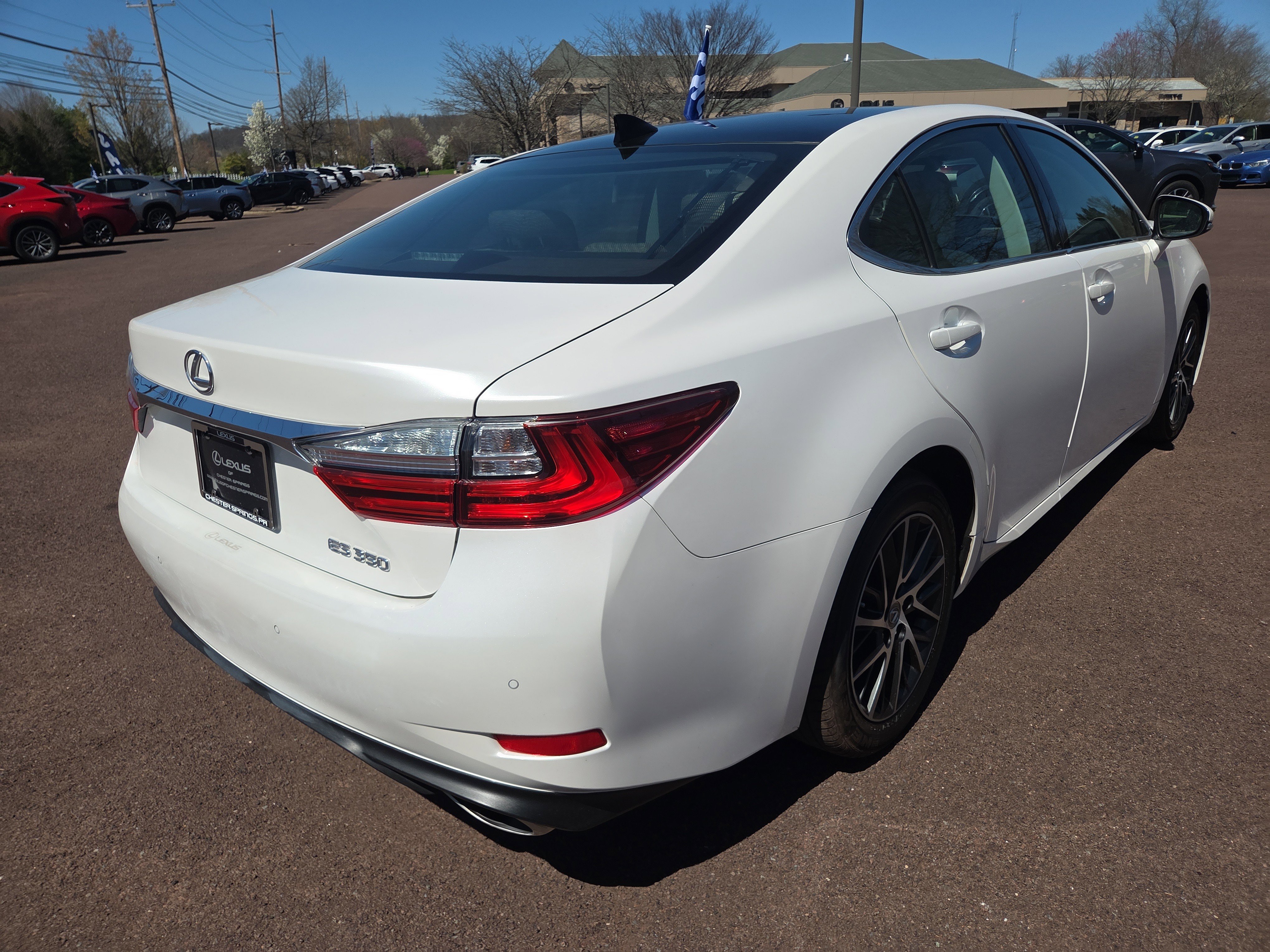 Used 2017 Lexus ES 350 w/ Luxury Package image 3