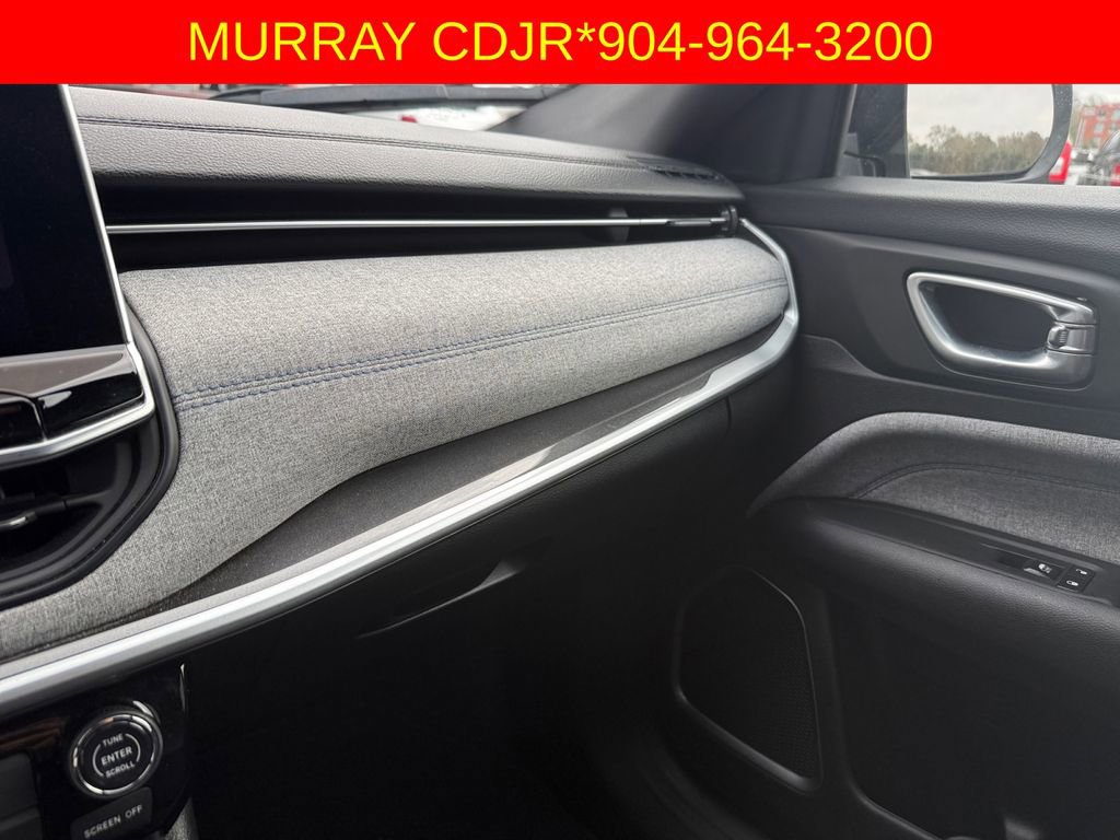 Certified 2024 Jeep Compass Latitude image 25