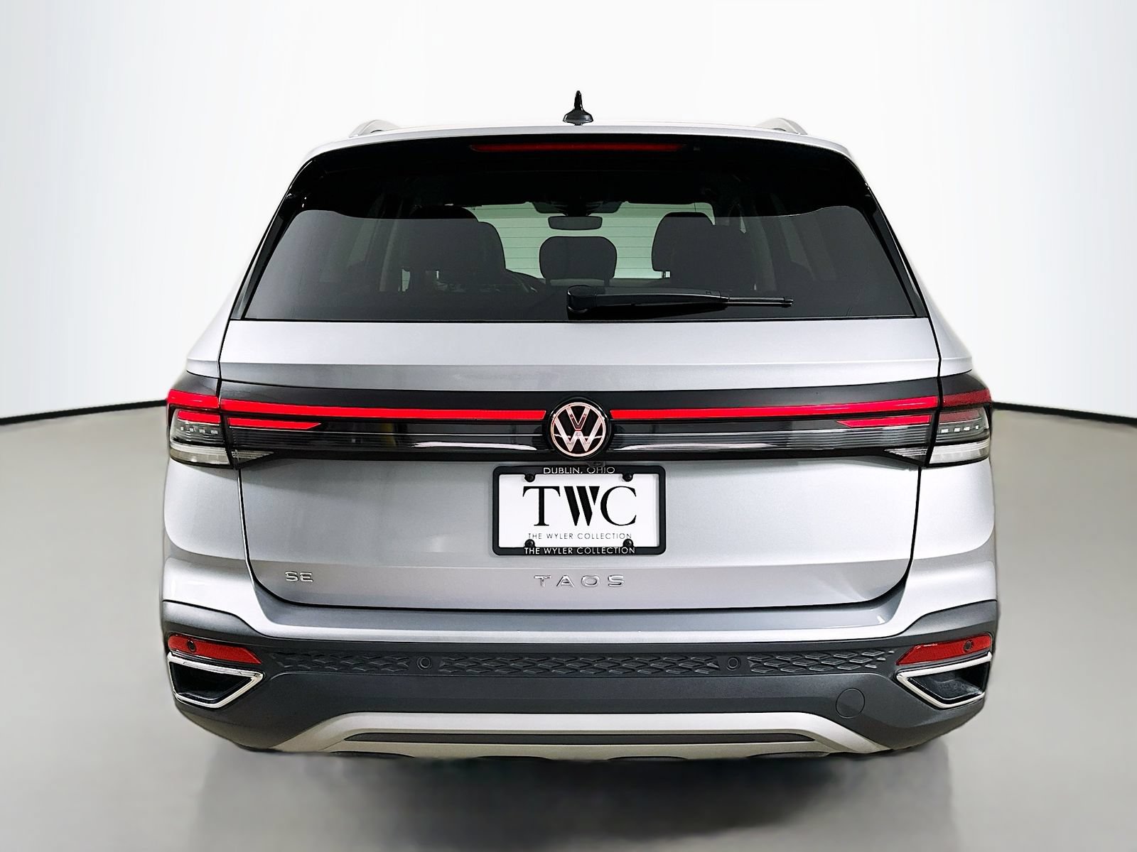 Used 2025 Volkswagen Taos SE FWD image 6