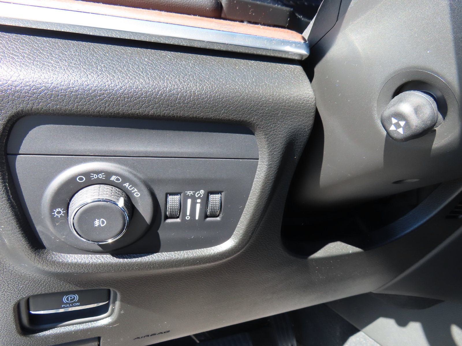 Used 2025 Jeep Grand Cherokee Summit w/ Adv Protech Group IV AWD/4WD image 13