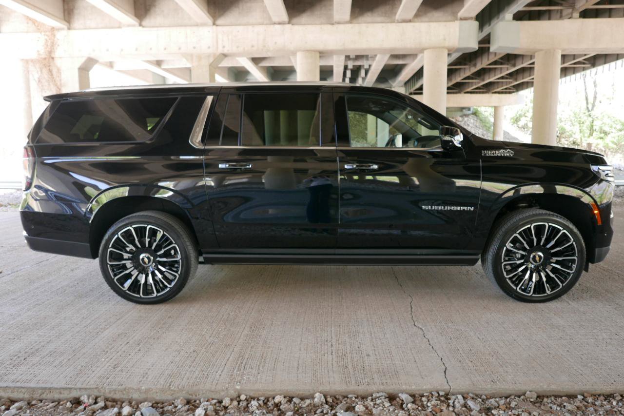 Used 2025 Chevrolet Suburban High Country image 55