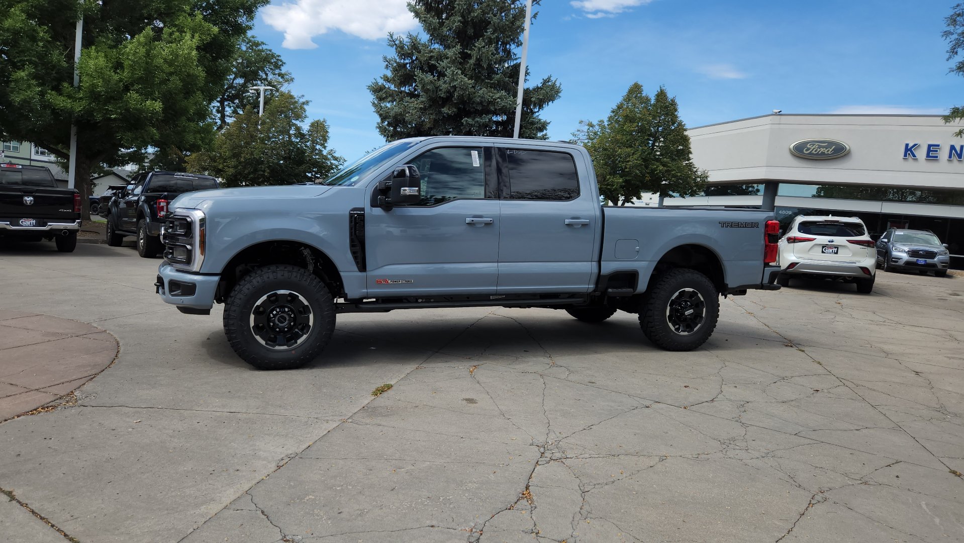 New 2026 Ford F350 Platinum w/ Tremor Off-Road Package AWD/4WD image 3