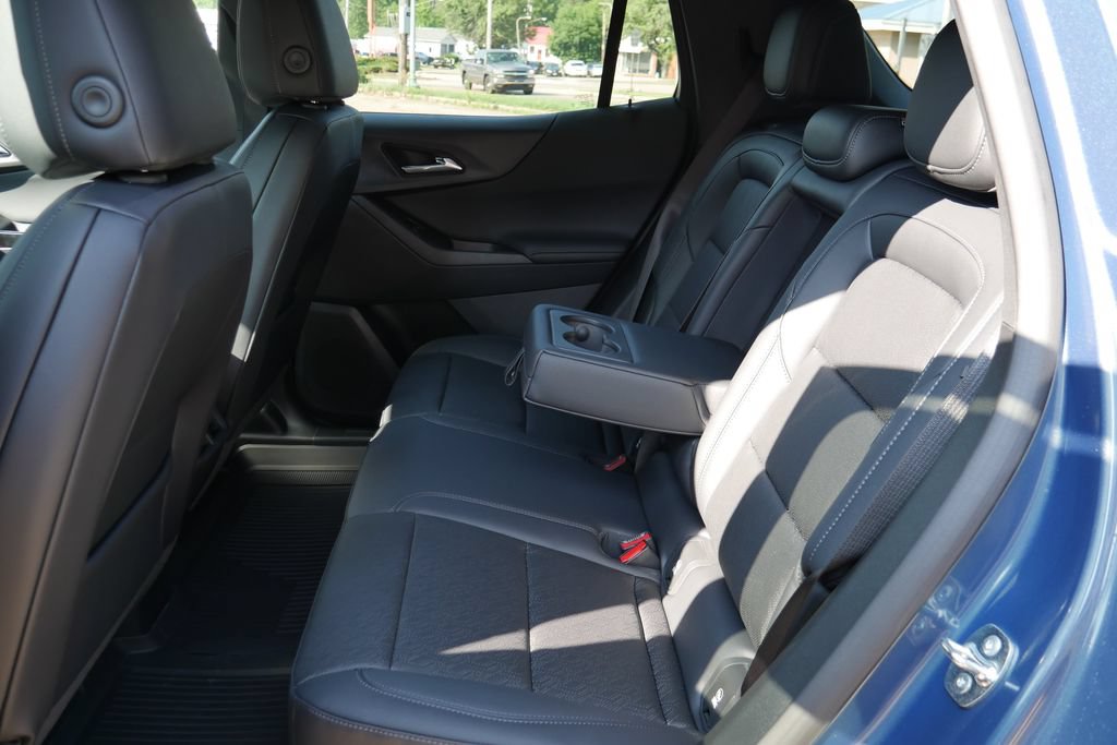 New 2026 Chevrolet Equinox LT w/ Convenience Package II AWD/4WD image 16