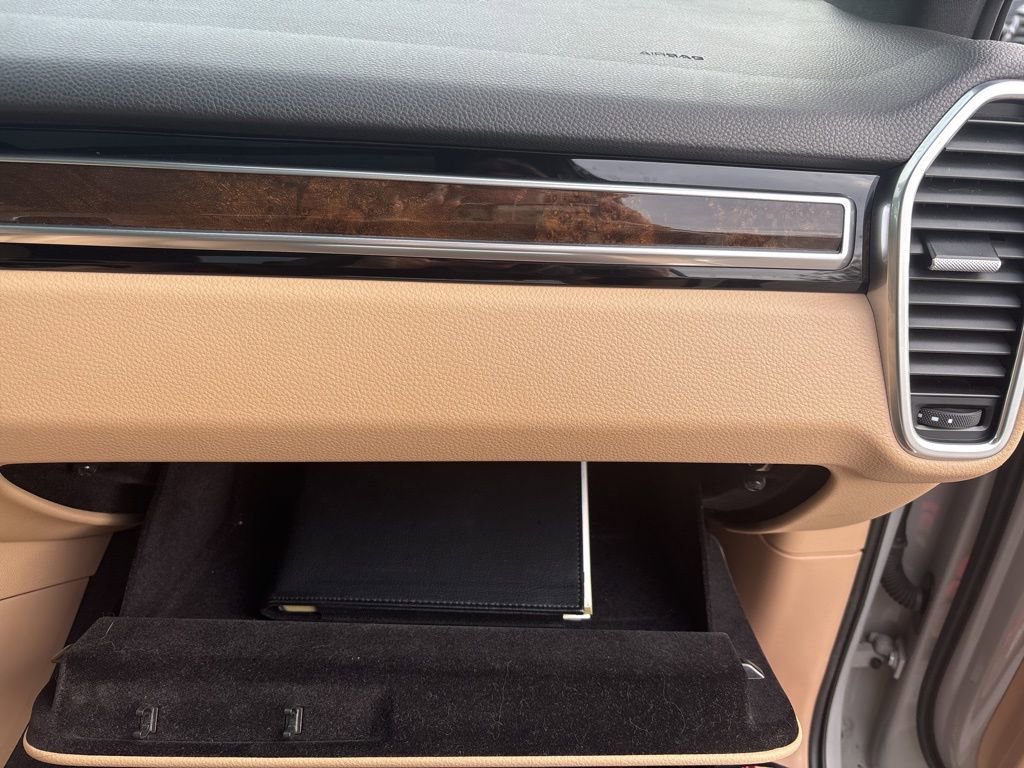 Used 2022 Porsche Cayenne Platinum Edition image 30