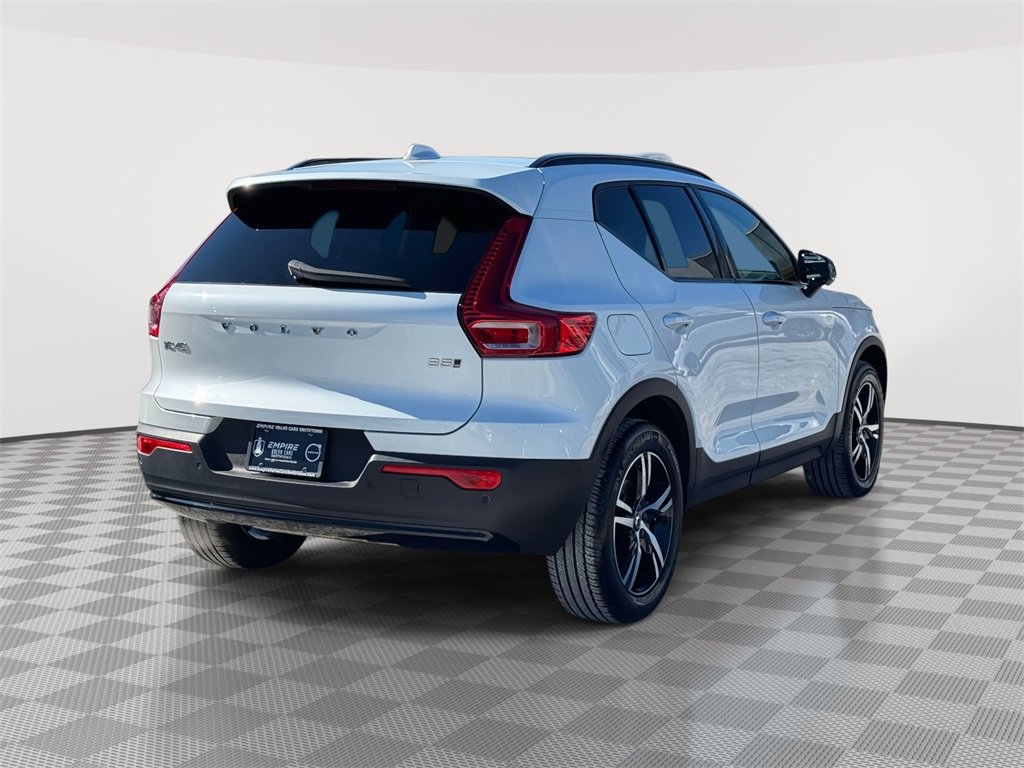 Used 2023 Volvo XC40 B5 Plus w/ Driver Assist Package image 4