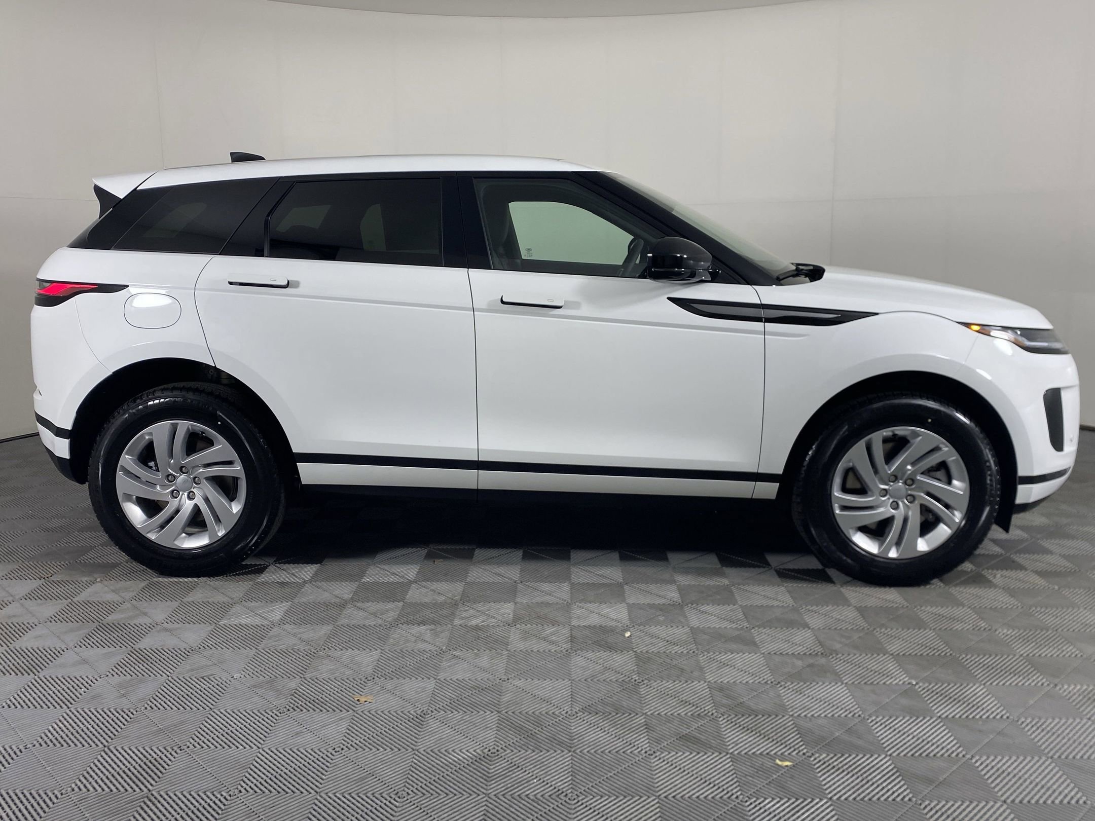 Used 2026 Land Rover Range Rover Evoque S image 6