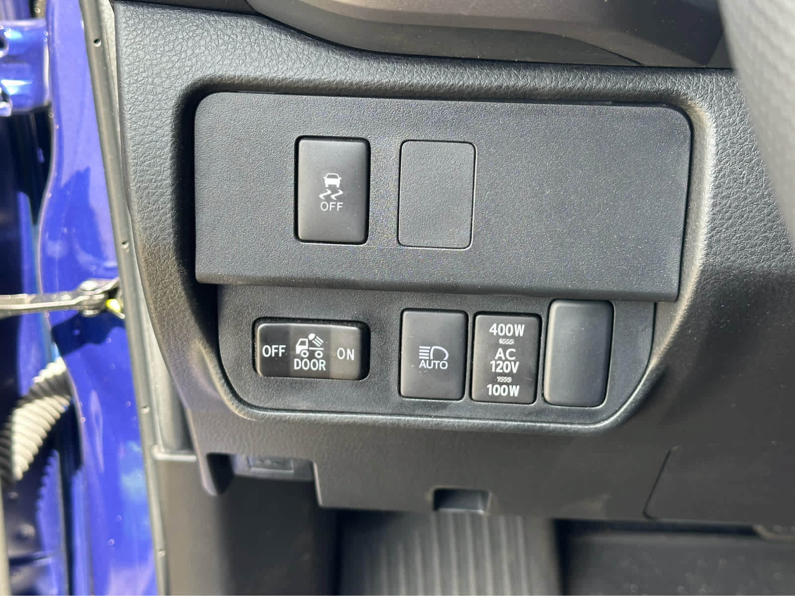 Used 2023 Toyota Tacoma TRD Off-Road w/ Technology Package AWD/4WD image 17