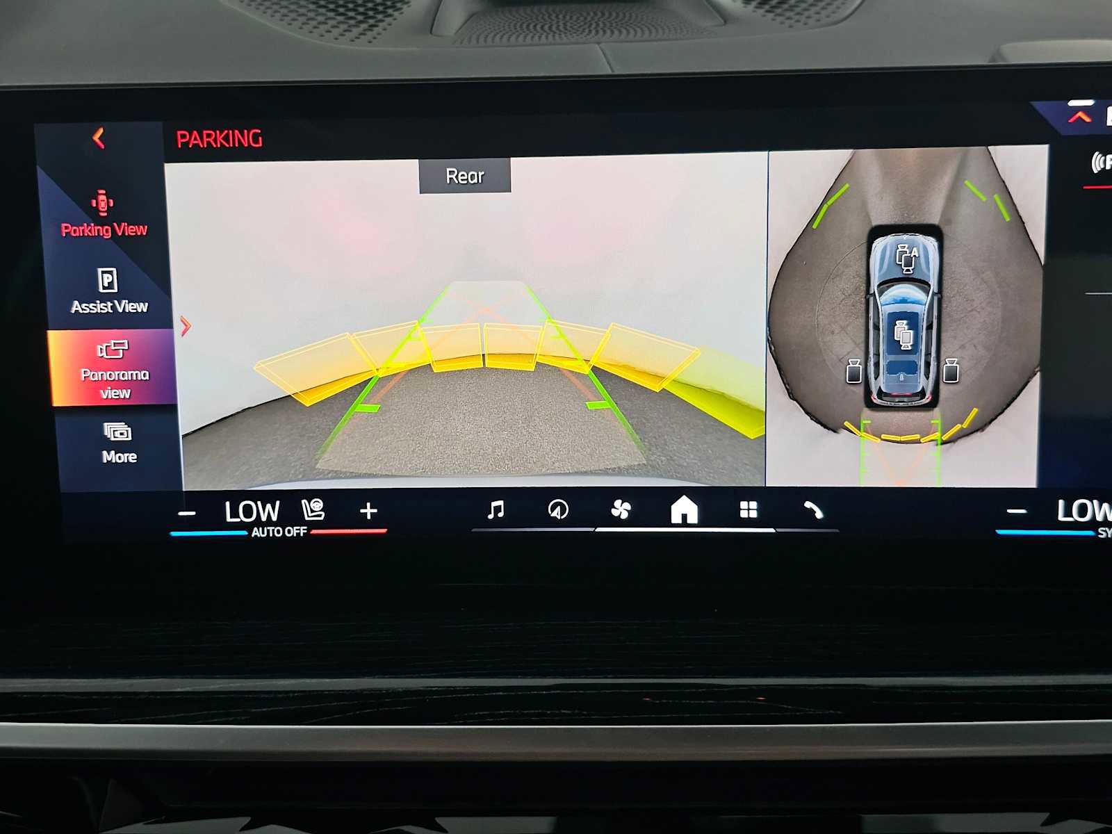 Used 2024 BMW X7 M60i w/ Executive Package image 31