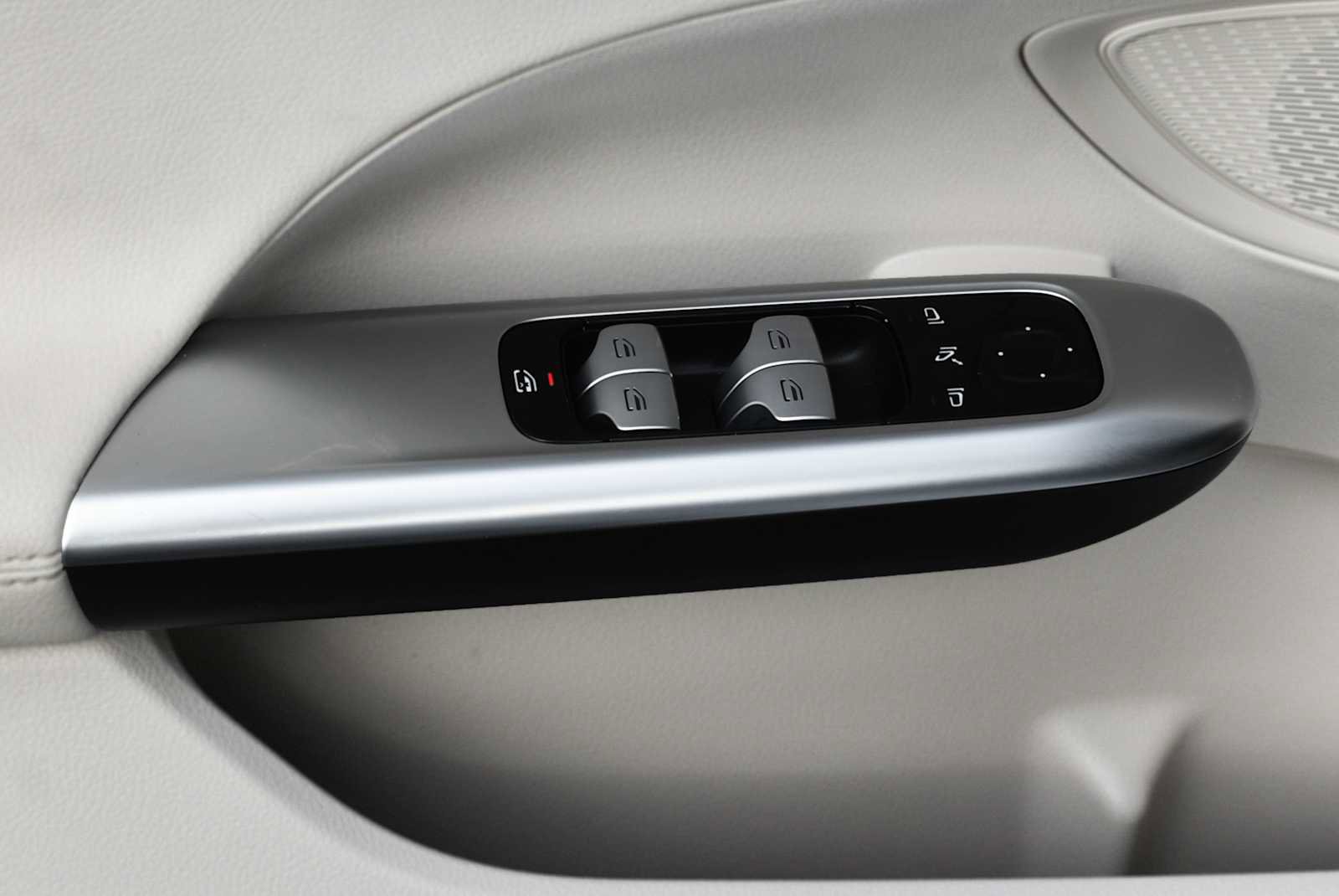 Used 2025 Mercedes-Benz C 300 4MATIC Sedan image 24