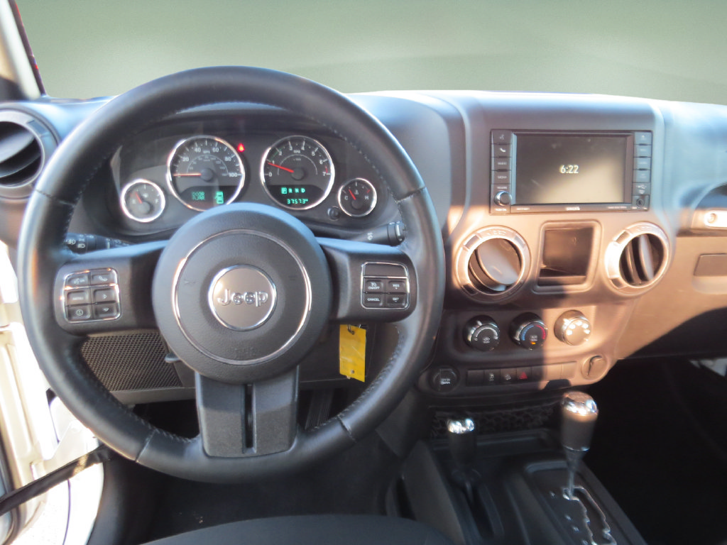 Used 2016 Jeep Wrangler Sport w/ Connectivity Group AWD/4WD image 15