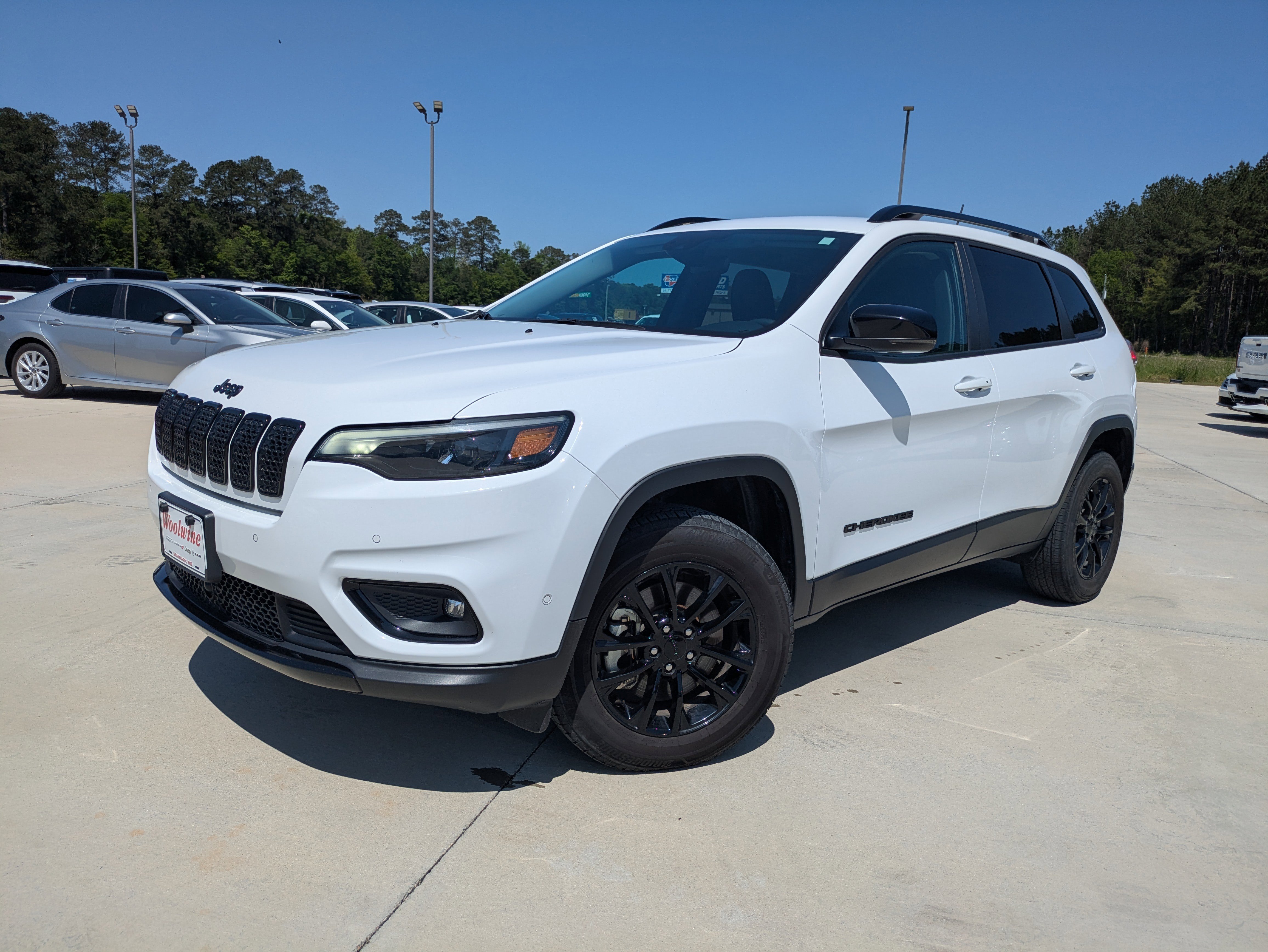 Used 2023 Jeep Cherokee Altitude Lux image 4
