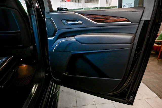 Used 2021 Cadillac Escalade ESV Premium Luxury AWD/4WD image 25