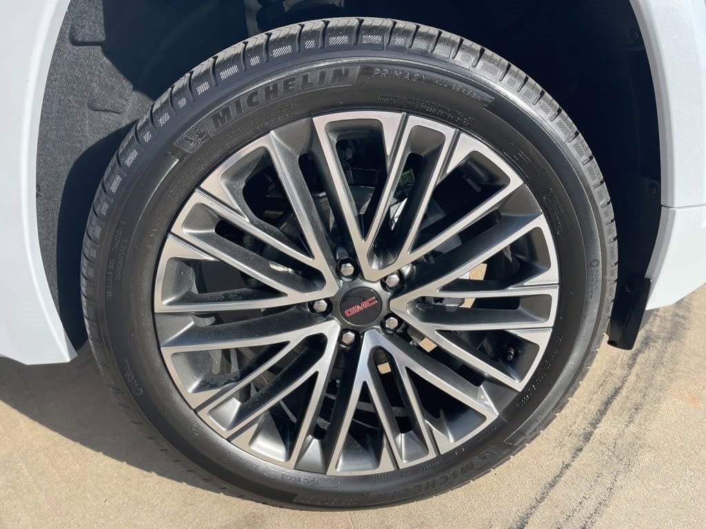 New 2026 GMC Terrain Denali w/ LPO, Black Badging Package image 8