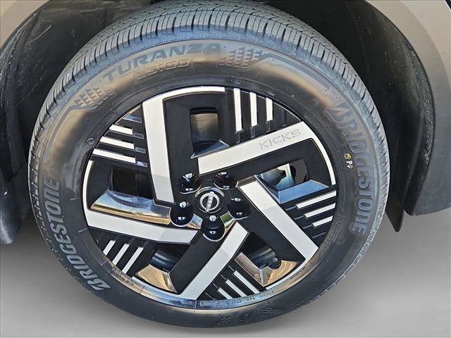 Certified 2025 Nissan Kicks SV FWD image 27