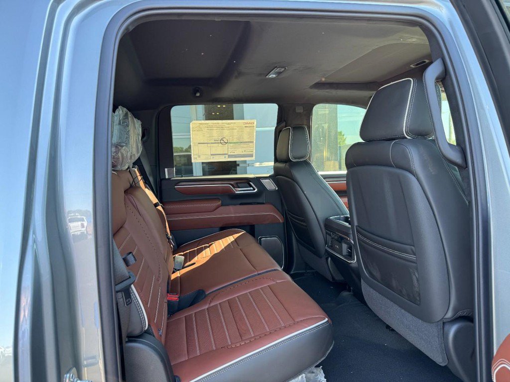 New 2026 GMC Sierra 2500 Denali Ultimate w/ LPO, Black Badging Package AWD/4WD image 7