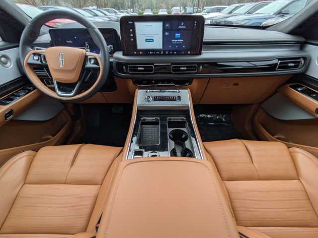 Used 2025 Lincoln Aviator Black Label image 13