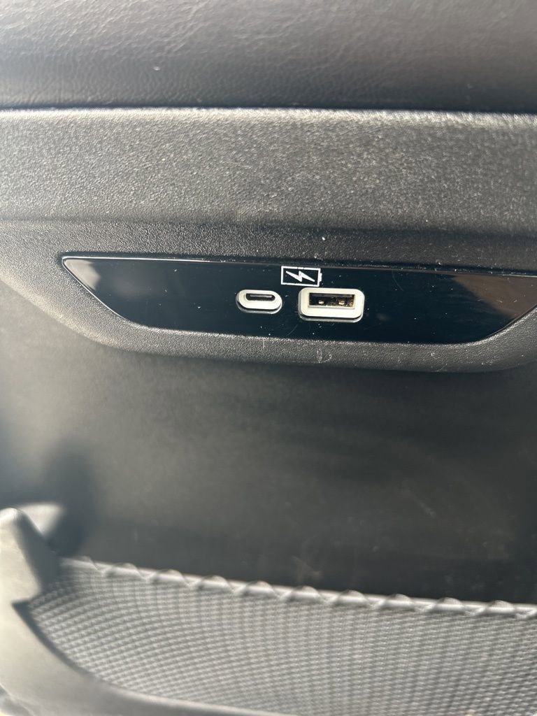 Used 2023 Chrysler Pacifica Touring-L image 52