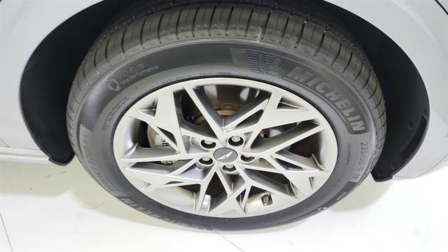 Used 2025 Genesis GV70 2.5T AWD/4WD image 35