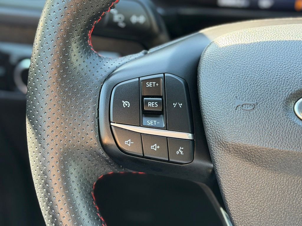 Used 2025 Ford Escape ST-Line Select AWD/4WD image 12
