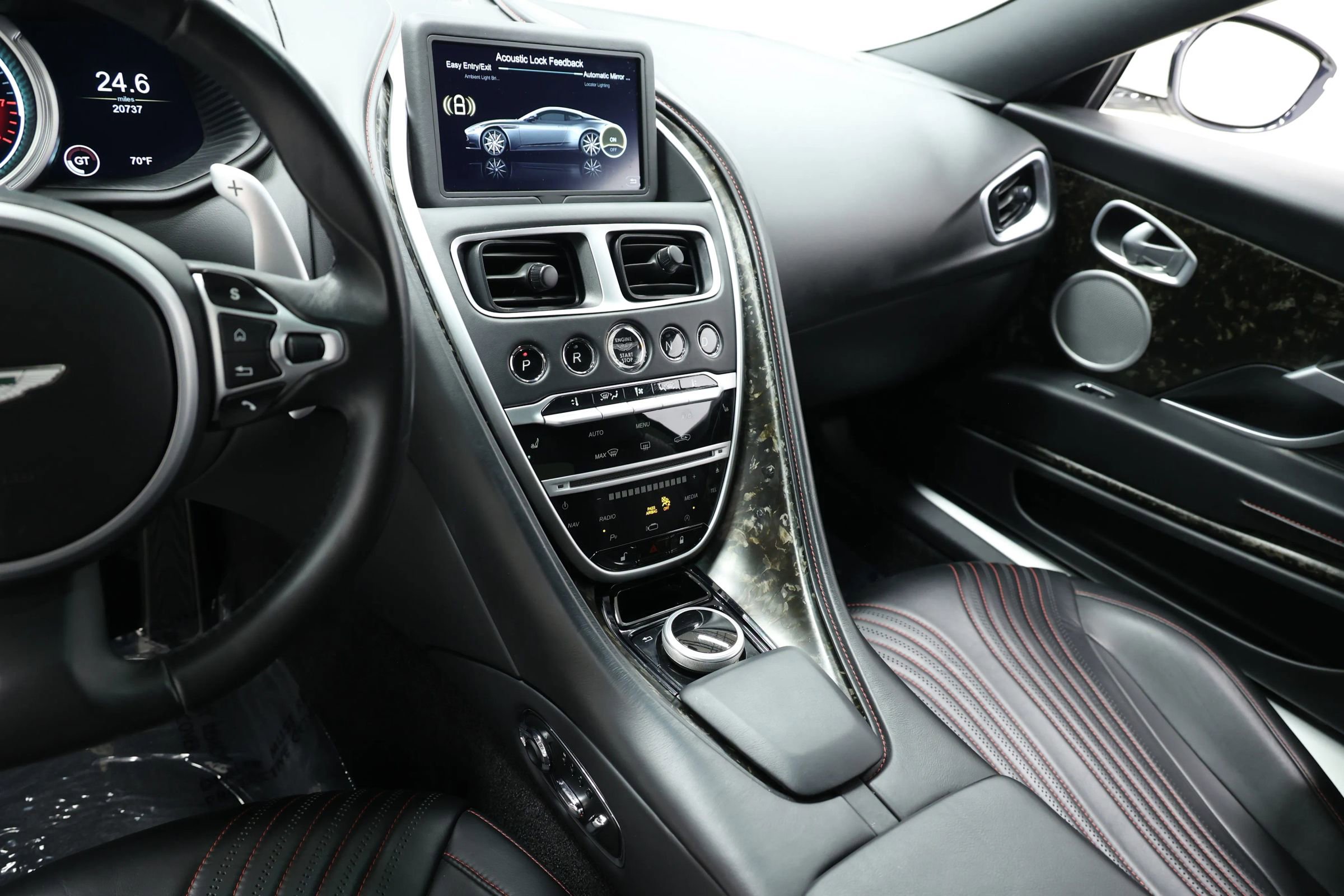 Used 2018 Aston Martin DB11 Coupe image 38