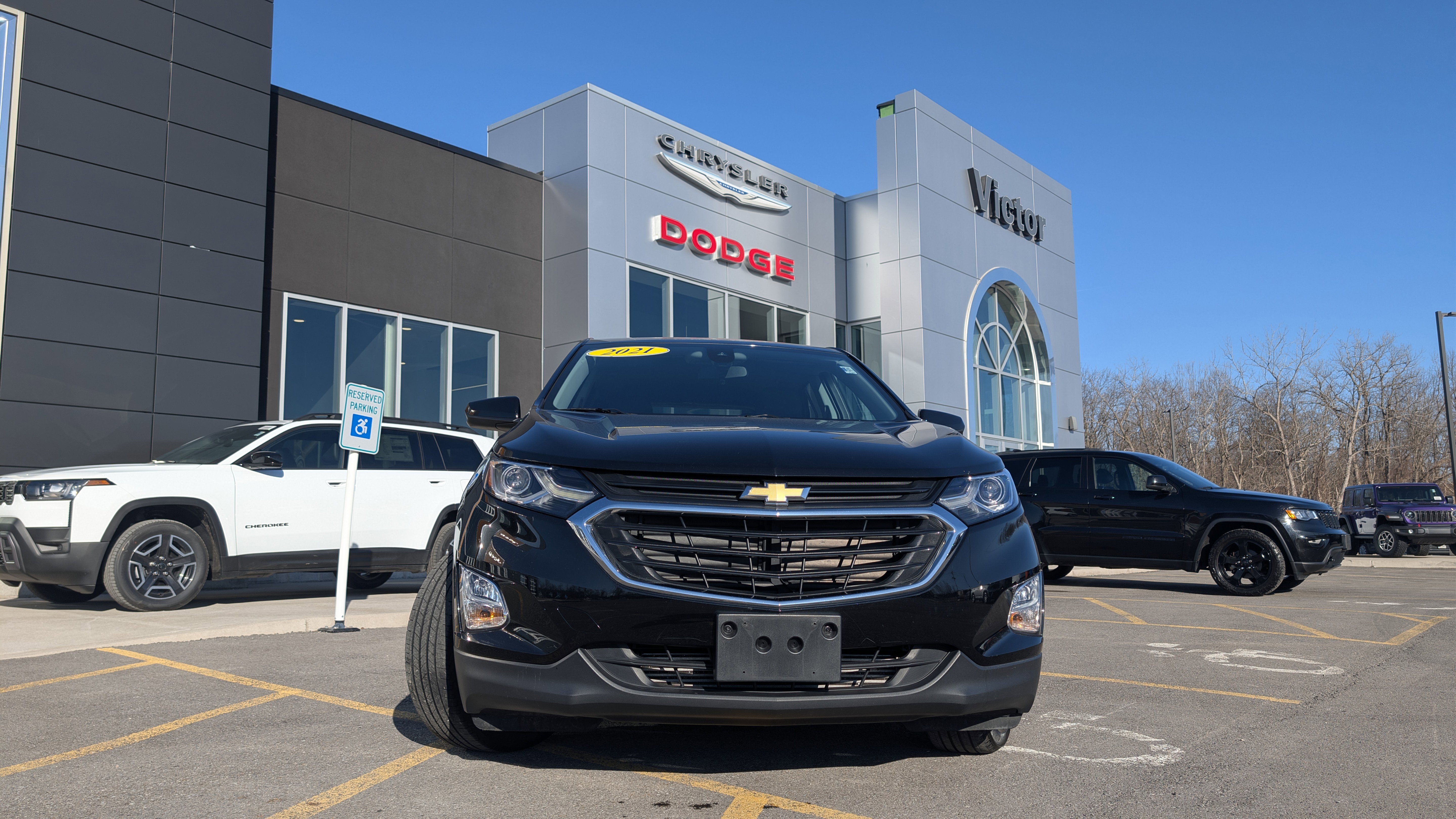 Used 2021 Chevrolet Equinox LT image 2