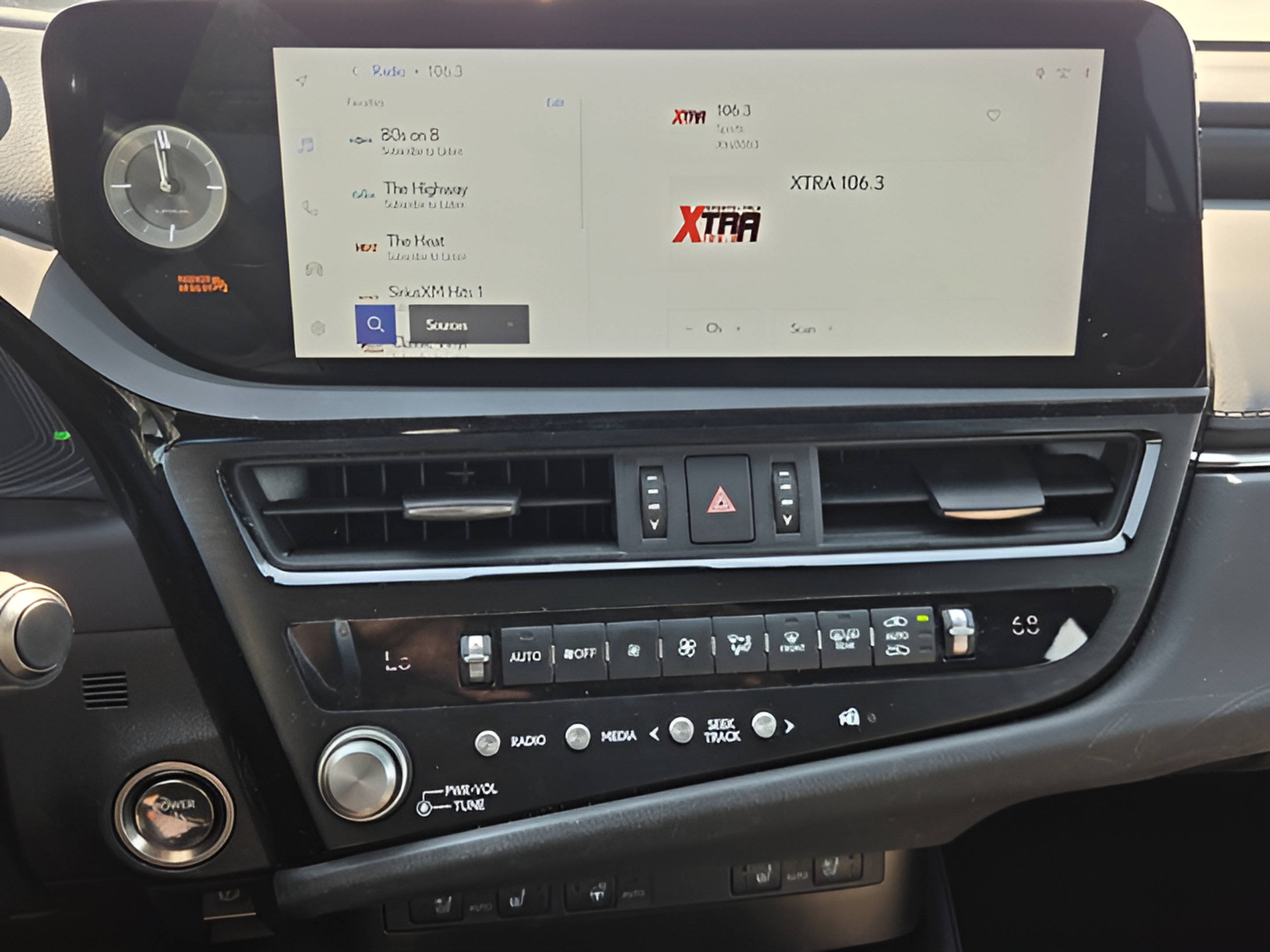 Used 2023 Lexus ES 300h w/ Premium Package FWD image 15