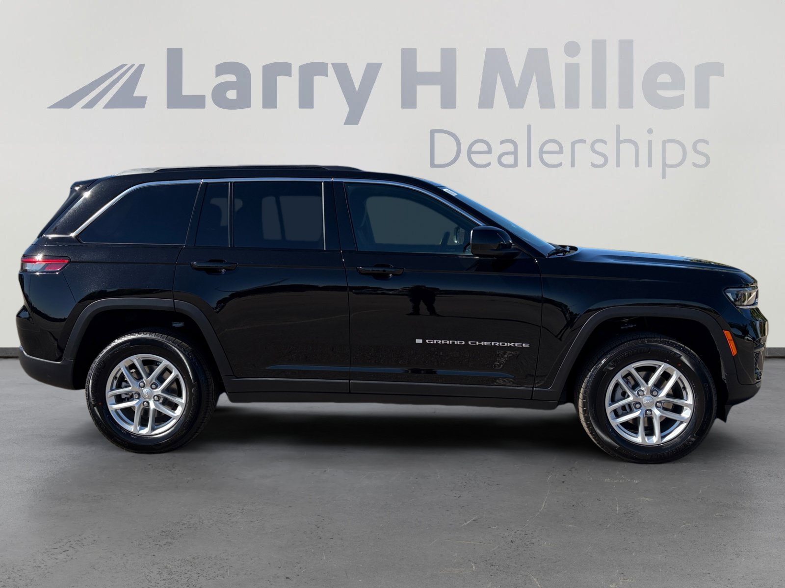 New 2026 Jeep Grand Cherokee Laredo X AWD/4WD image 7