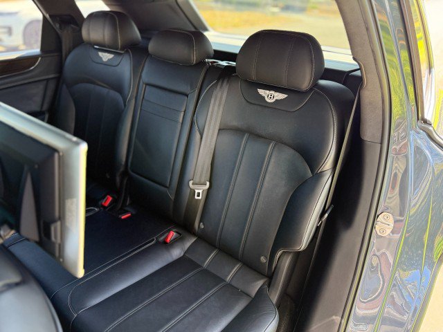 Used 2018 Bentley Bentayga AWD/4WD image 27