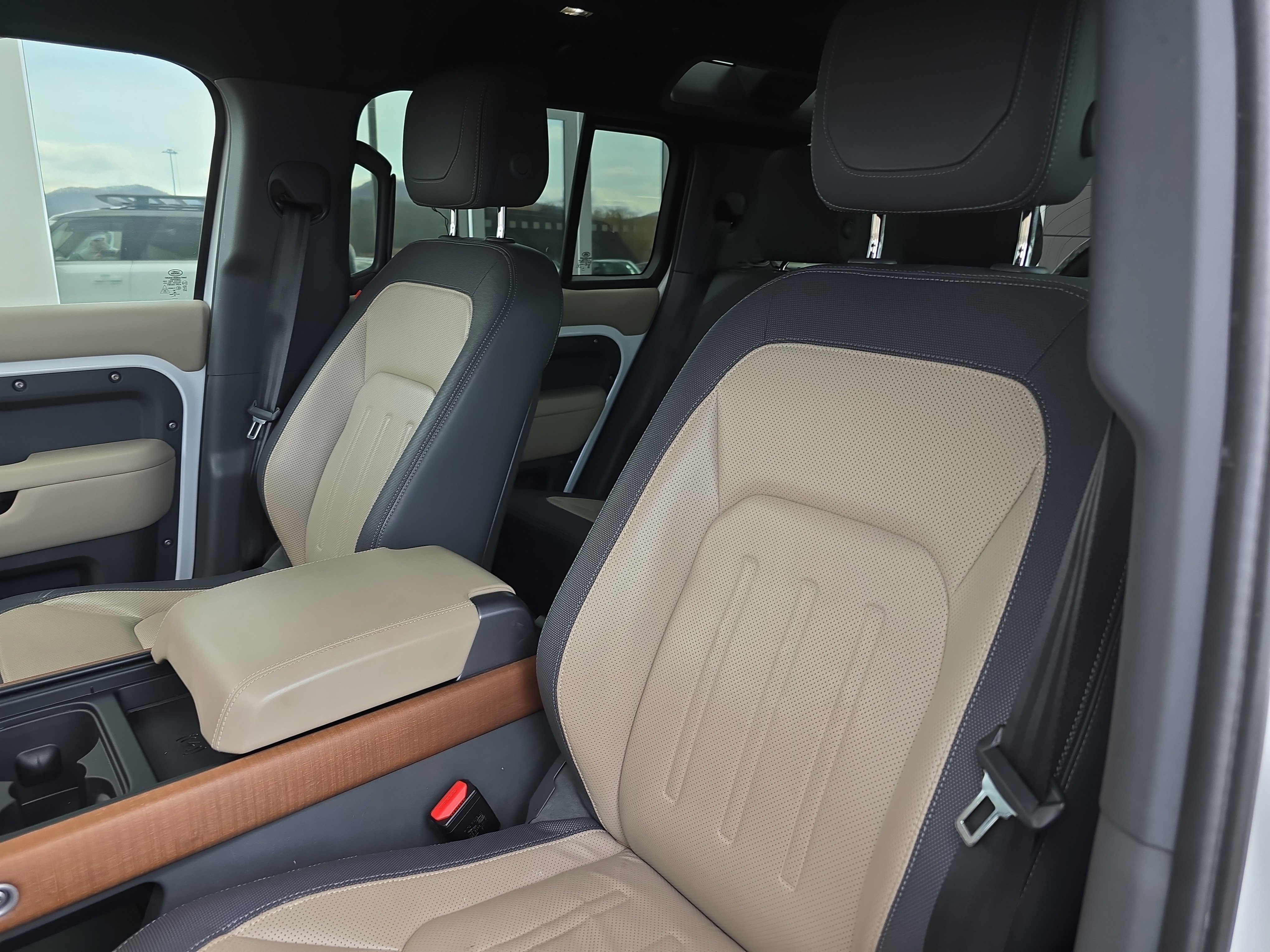 Used 2021 Land Rover Defender 110 X-Dynamic HSE image 21