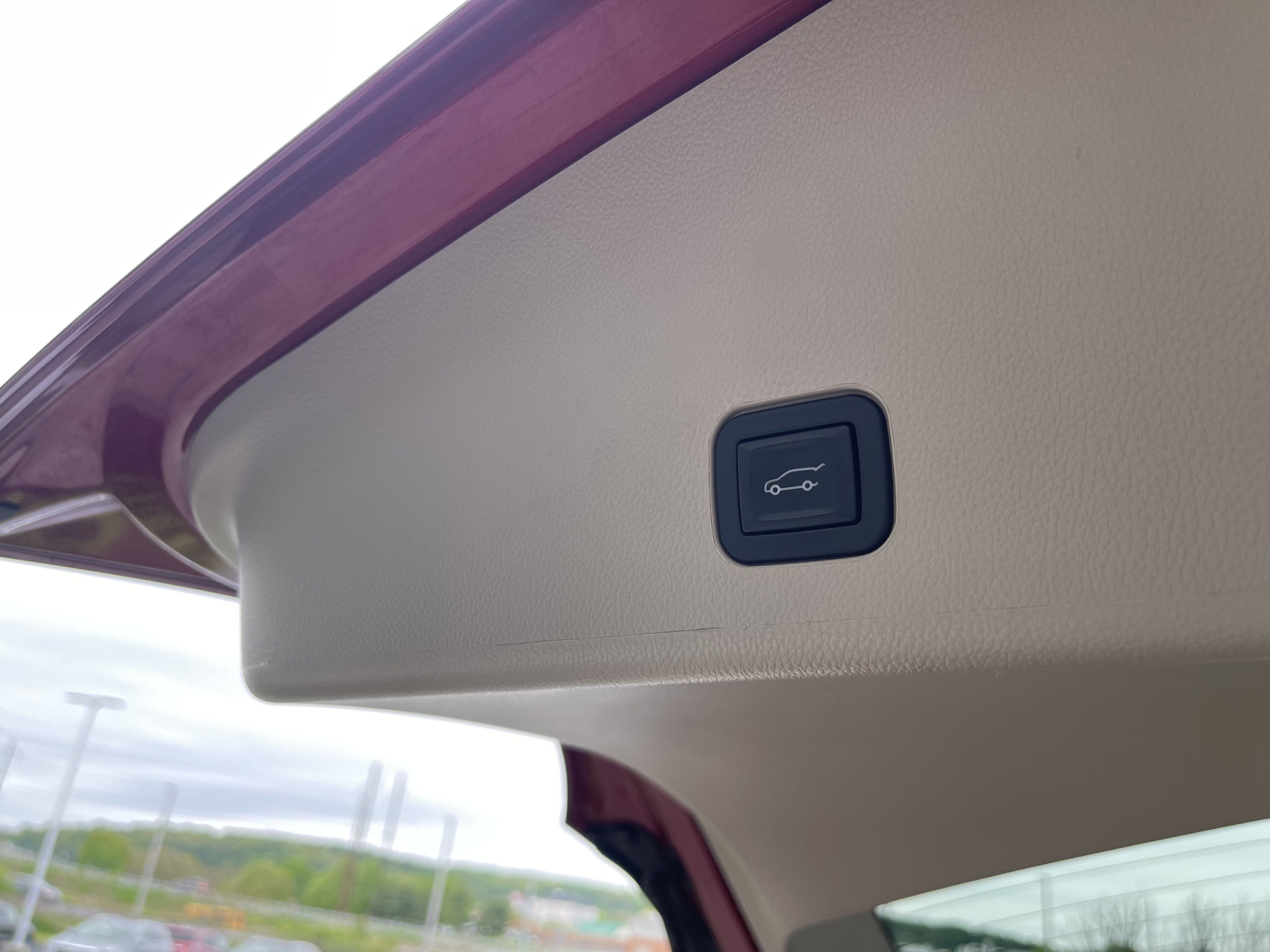 Used 2015 Cadillac SRX Luxury w/ Driver Awareness Package FWD image 9