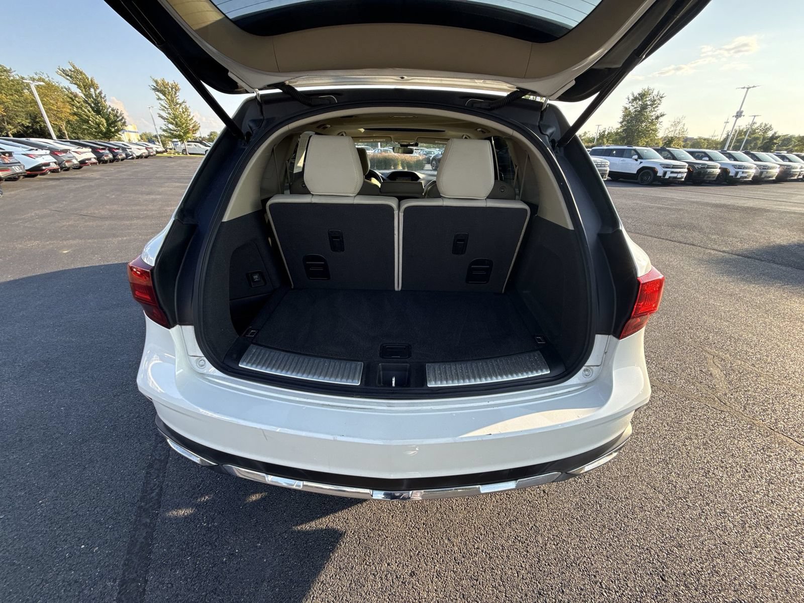 Used 2017 Acura MDX w/ Technology Package AWD/4WD image 25