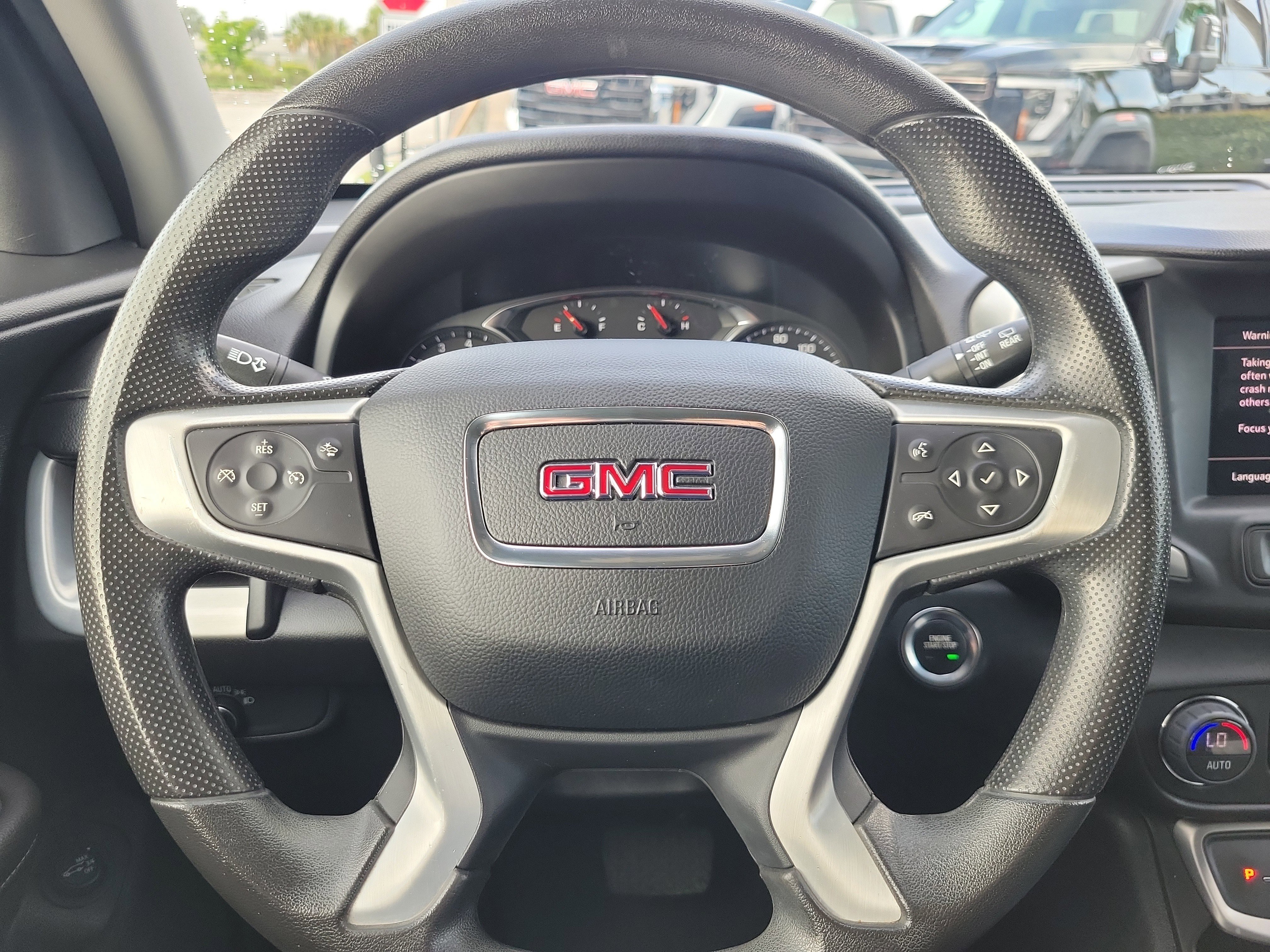 Used 2023 GMC Terrain SLE w/ Driver Convenience Package image 18