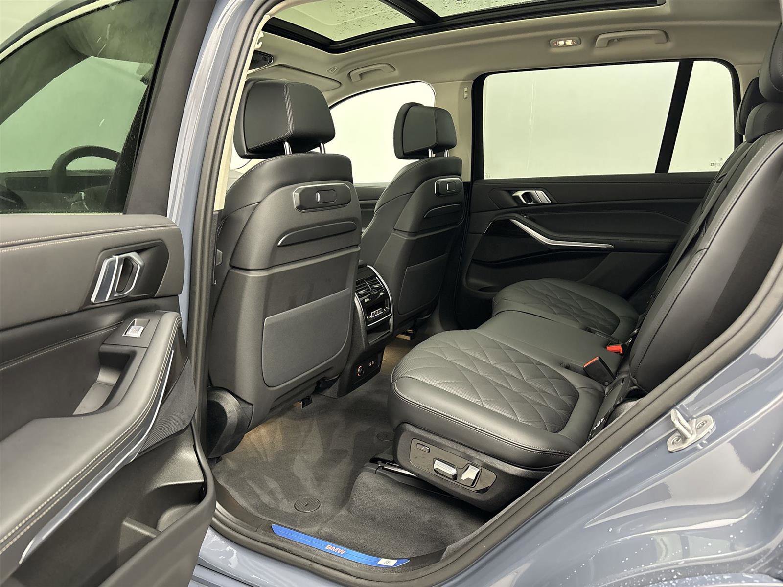 Used 2025 BMW X7 xDrive40i w/ Climate Comfort Package image 29