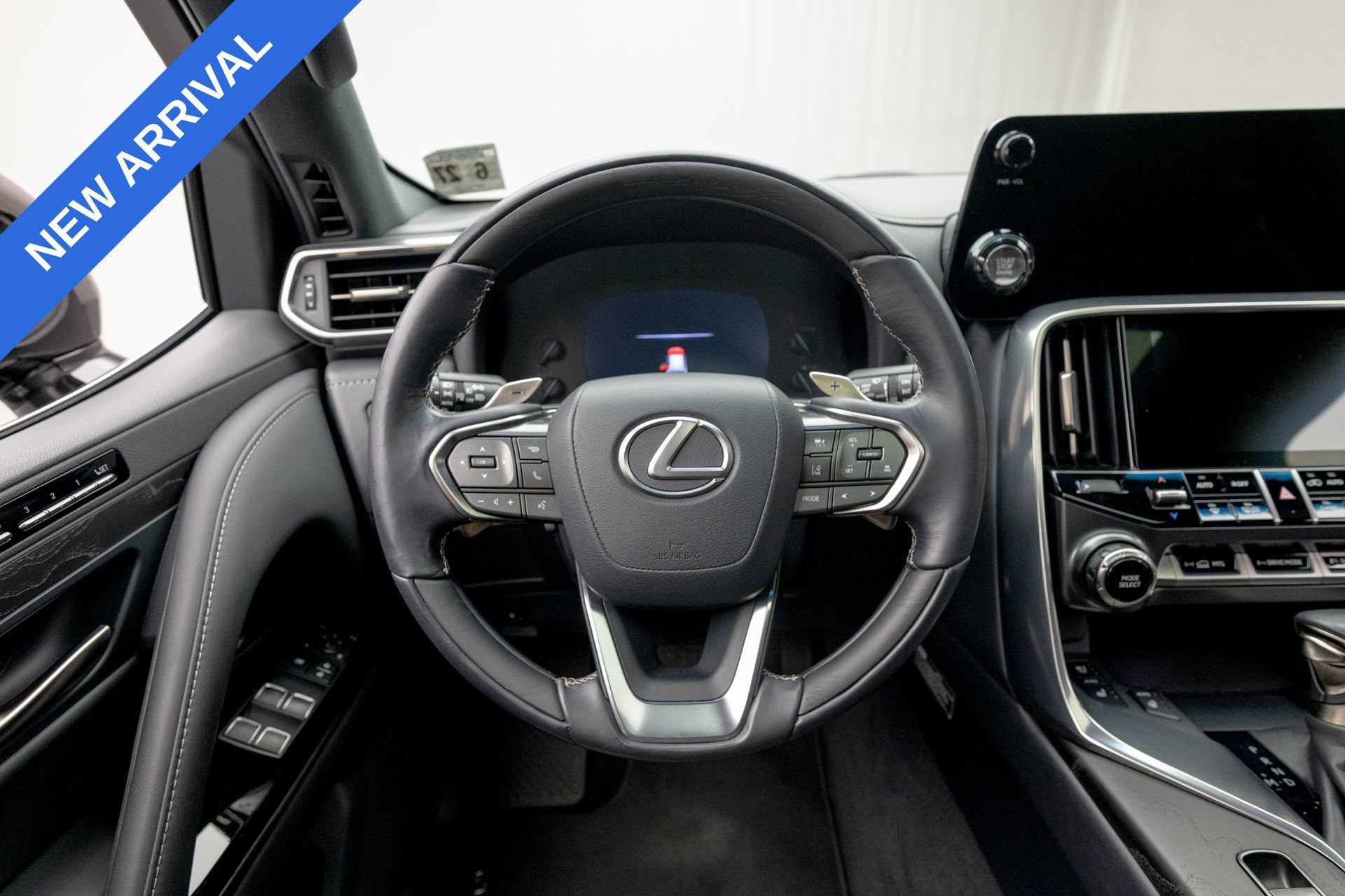 Used 2022 Lexus LX 600 4WD w/ Accessory Package (Z1) image 11