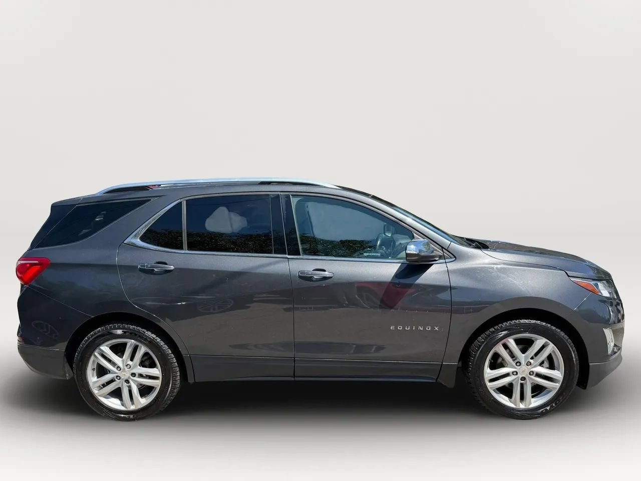 Used 2018 Chevrolet Equinox Premier AWD/4WD image 2