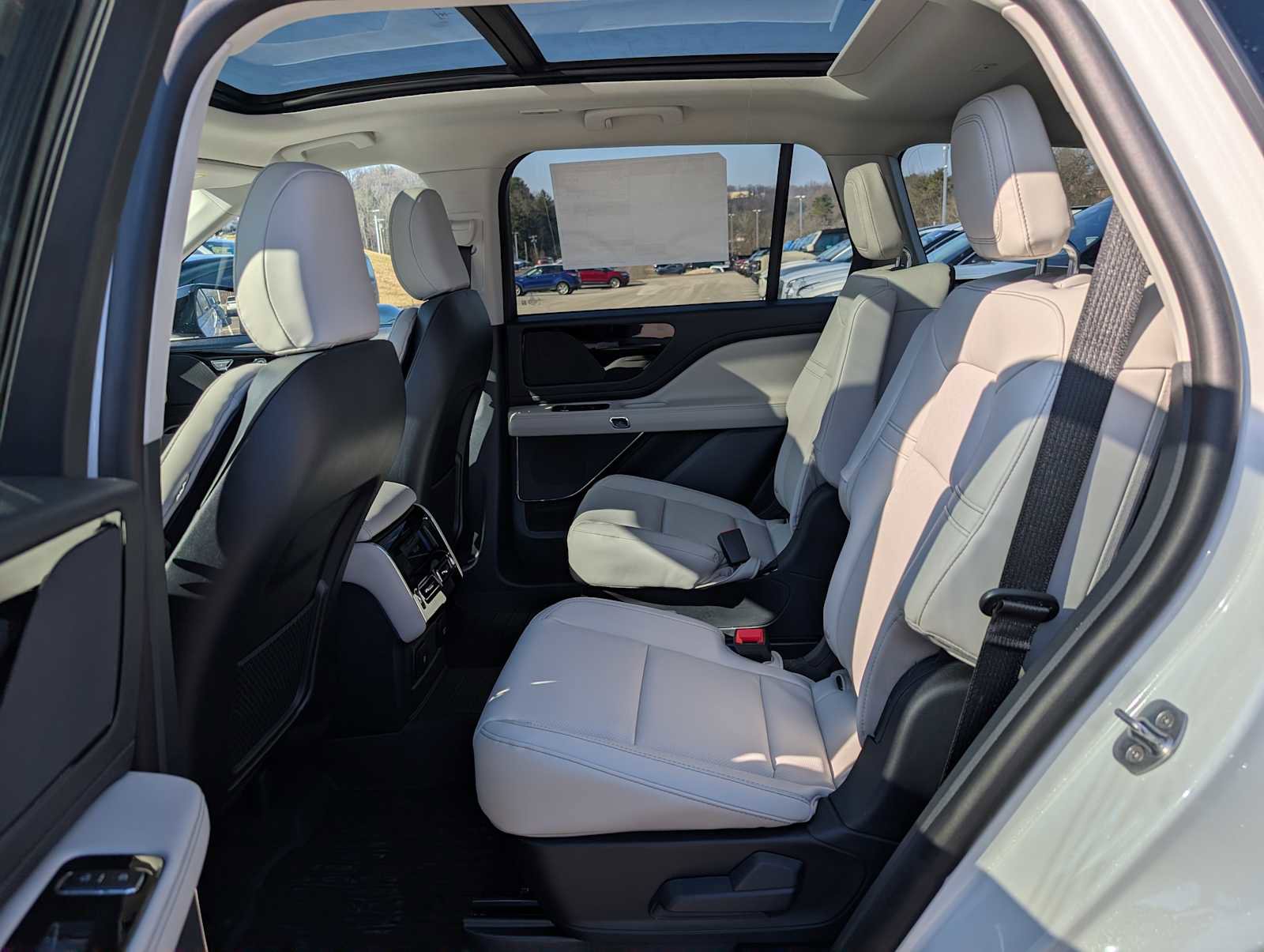 New 2026 Lincoln Aviator AWD image 19