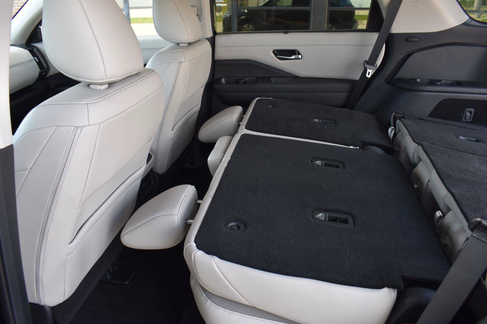 Used 2025 Nissan Pathfinder SL FWD image 53