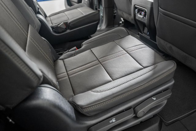 New 2026 Chevrolet Suburban High Country image 38