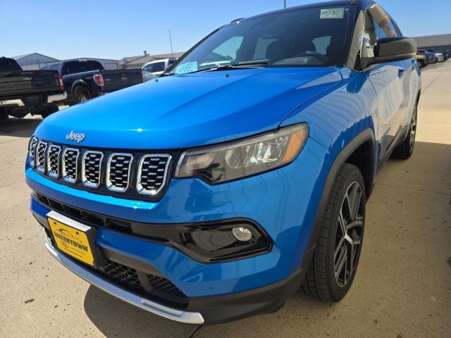 New 2025 Jeep Compass Limited image 4