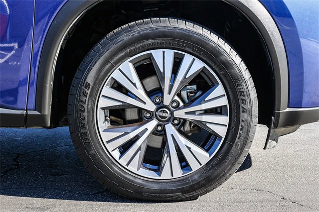 Used 2023 Nissan Rogue SV image 9