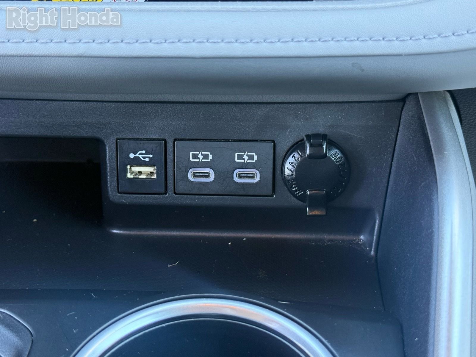 Used 2023 Toyota Highlander XLE image 24