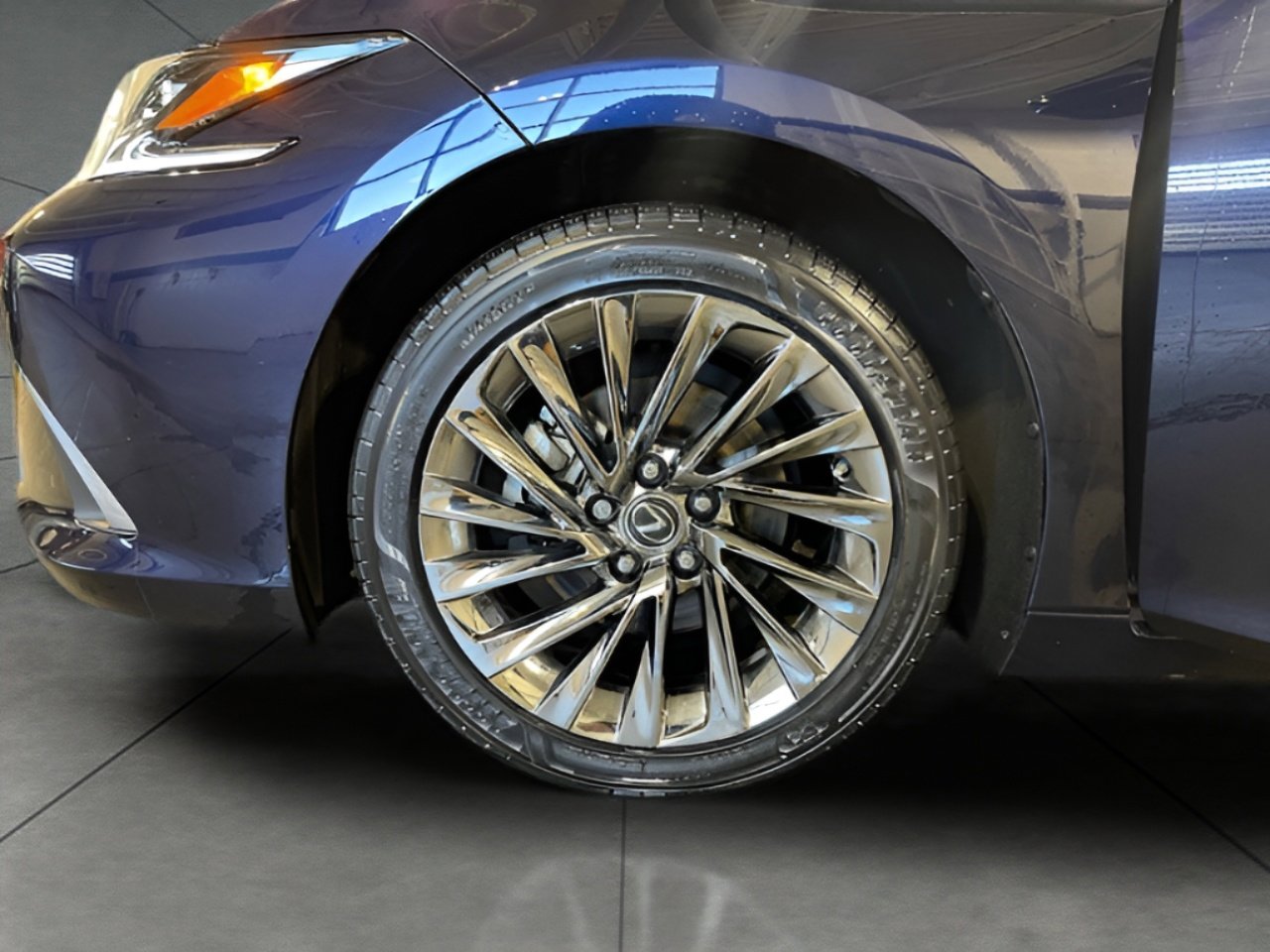 Used 2024 Lexus ES 350 Ultra Luxury w/ Accessory Package (Z1) image 13