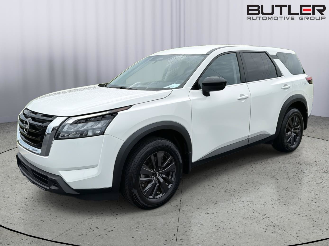 Used 2024 Nissan Pathfinder S FWD image 2