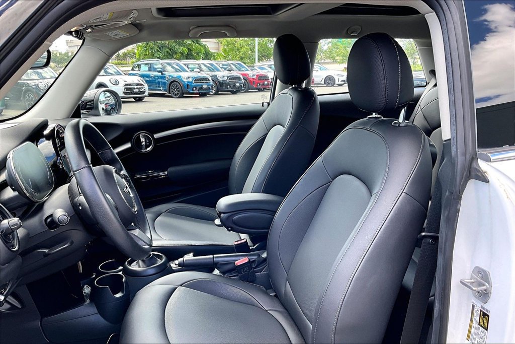 Used 2024 MINI Cooper 2-Door Hardtop FWD image 25