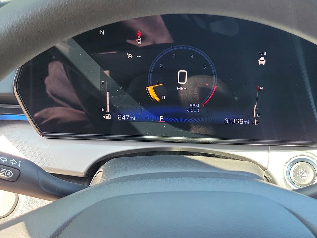 Used 2025 Chevrolet Trax LT FWD image 27