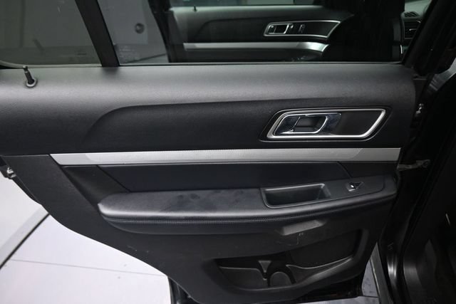 Used 2017 Ford Explorer XLT AWD/4WD image 18