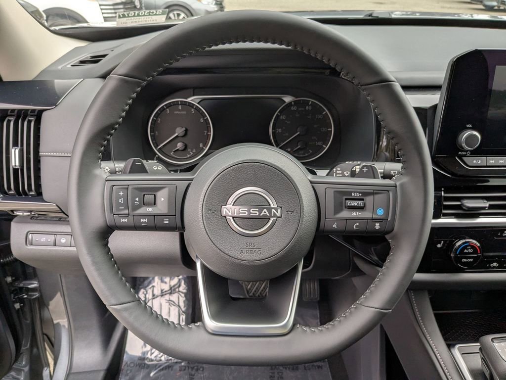 New 2025 Nissan Pathfinder SV image 15