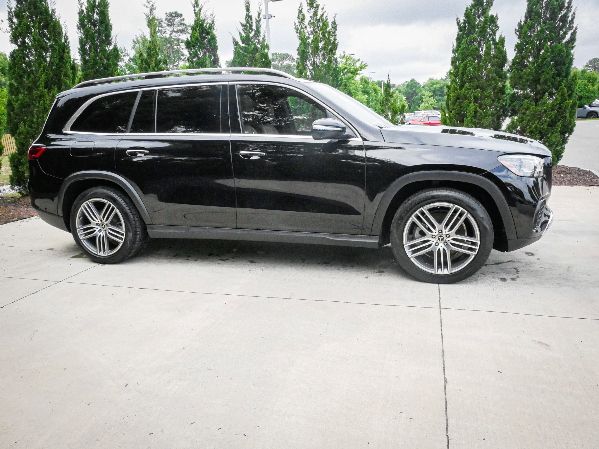 Used 2024 Mercedes-Benz GLS 450 4MATIC image 11